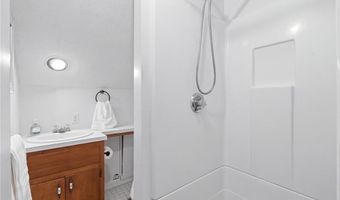 6 Lakewood Dr, Narragansett, RI 02882