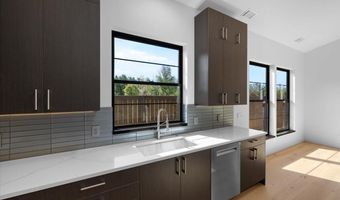 360 Briscoe Pl, Ashland, OR 97520