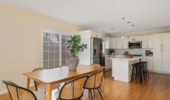 18 Cross St, East Providence, RI 02914
