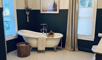 200 S 3RD St, Beresford, SD 57004