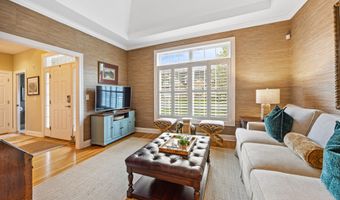 305 Richmond Glen Dr, Cheshire, CT 06410