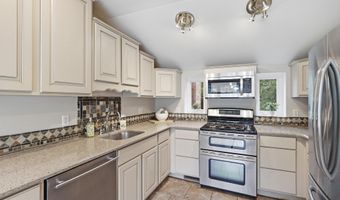 8532 CANTERBURY Dr, Annandale, VA 22003