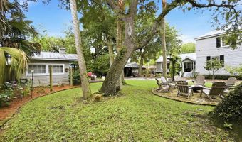 128 4th St, Apalachicola, FL 32320