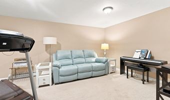 82 Pine Meadows Cir, Bennington, NH 03442