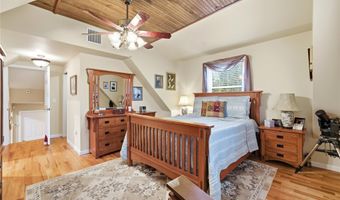 18 Gaylore Dr W, Amityville, NY 11701