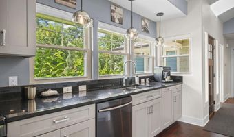 10 Roxbury Rd, Madison, WI 53704