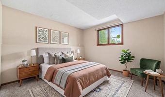 1088 Whitney Dr, Apple Valley, MN 55124