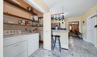 325 W 5th St, Auburn, IN 46706