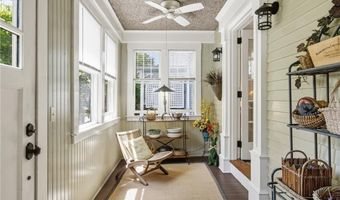 6 Brooks Ave, Newport, RI 02840