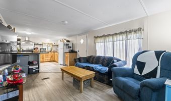 14 Lakeshore Dr, Belgrade, ME 04918