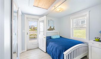 11 Woodruff St, Narragansett, RI 02882