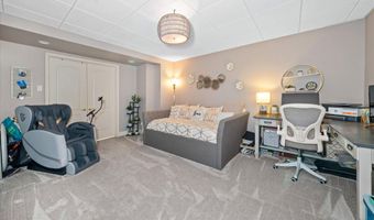 33 WATERTON Dr, Bear, DE 19701