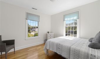 42 Camden Rd, Narragansett, RI 02882