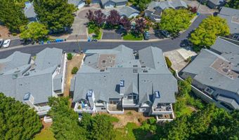 2016 Stonefield Ln, Santa Rosa, CA 95403