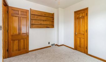 305 6th St, Adair, IA 50002