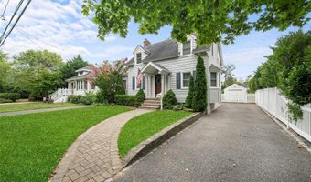 68 Prospect St, Amityville, NY 11701