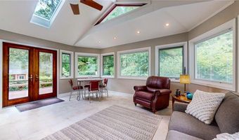2461 Woodridge Dr, Decatur, GA 30033