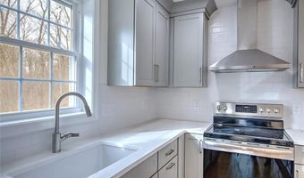 29 Graves Ave, North Smithfield, RI 02896