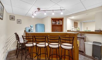 1940 Waverly Ln, Algonquin, IL 60102
