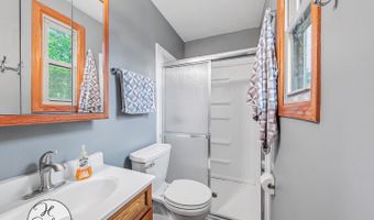630 Oceola Dr, Algonquin, IL 60102