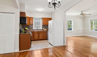 6442 HOLYOKE Dr, Annandale, VA 22003