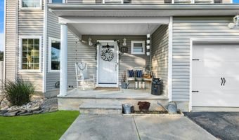 48 Poplar St, Beachwood, NJ 08722