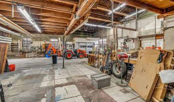 1567 Hammond St, Bangor, ME 04401