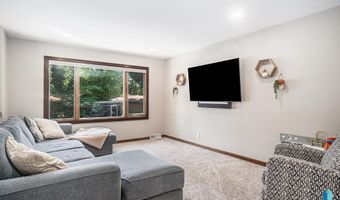 1212 E Cedar St, Brandon, SD 57005