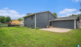 1601 E Keystone Dr, Brandon, SD 57005
