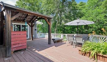 806 Hollyridge Dr, Ballwin, MO 63011