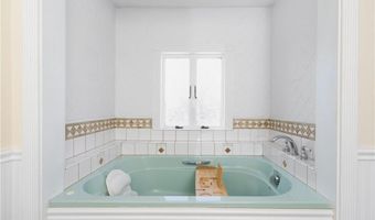27 Ocean View Dr, Middletown, RI 02842