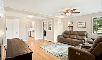 814 Prairie St, Adel, IA 50003