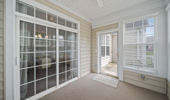 5939 Naughten Pond Dr, Columbus, OH 43213