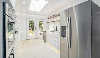 2605 Mckinnon Dr, Decatur, GA 30030