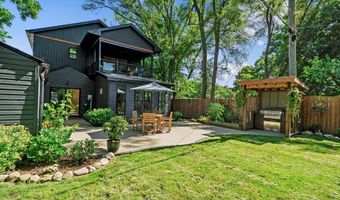 820 Barton Dr, Ann Arbor, MI 48105