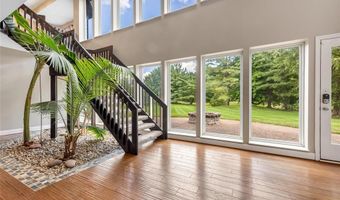 924 Forest Lake Ct, Ballwin, MO 63021