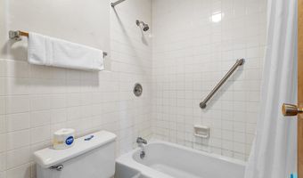1409 Cedar St, Beresford, SD 57004