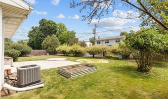 1330 N BRIARCLIFF Dr, Appleton, WI 54915