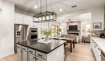 940 W MACAW Dr, Chandler, AZ 85286