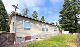 631 HASSETT St, Brookings, OR 97415