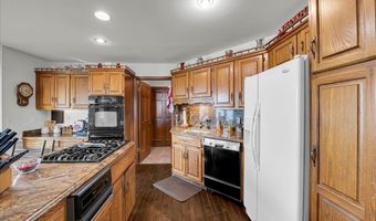 523 Lathrop Ave, Algonac, MI 48001