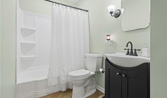 983 Roseland Rd, Alliance, OH 44601