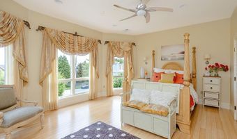 126 Cliff Dr, Narragansett, RI 02882