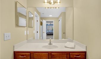 190 Sandover Dr, Aurora, OH 44202