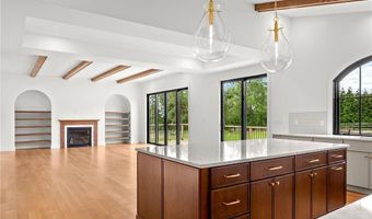 2 Stone Bridge Dr, Middletown, RI 02842