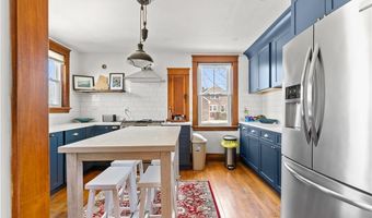 123 Beacon St, Middletown, RI 02842