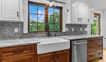 4 Carnation St, Cumberland, RI 02864