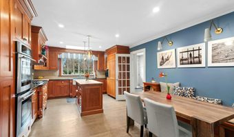 15 Queens Ln, Darien, CT 06820