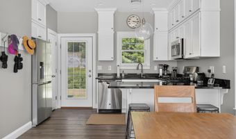 2 Kings Pine Ln, Arundel, ME 04046