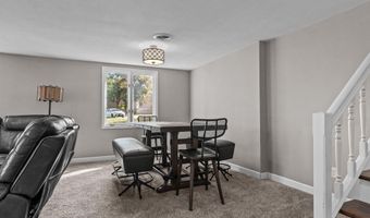 11 HILLTOP Ct, Appleton, WI 54914